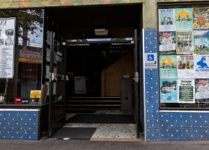 Front door with arrow to accessible door